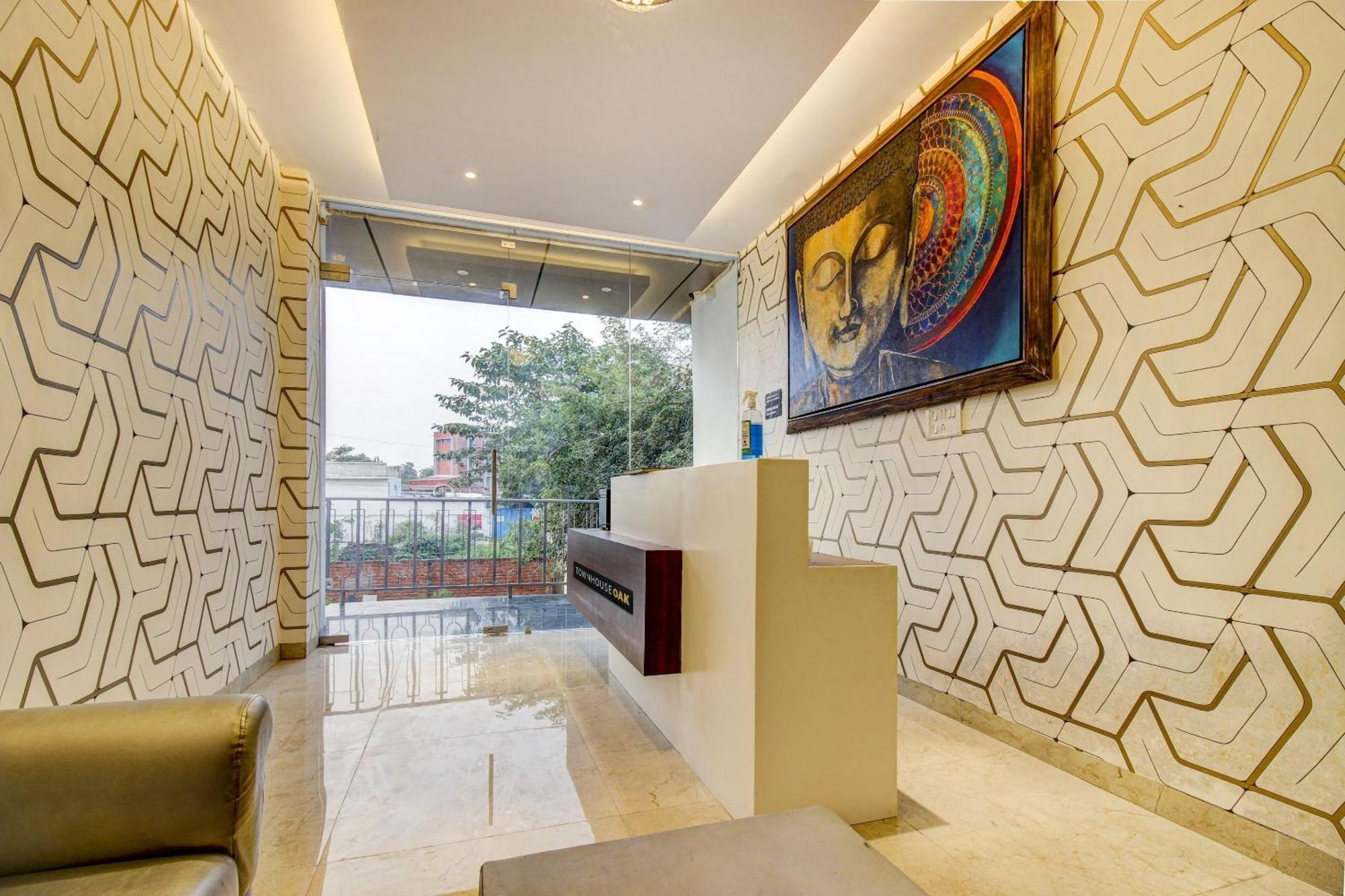 Super Townhouse Oak Aurelia Grand Hotel Lucknow Eksteriør billede