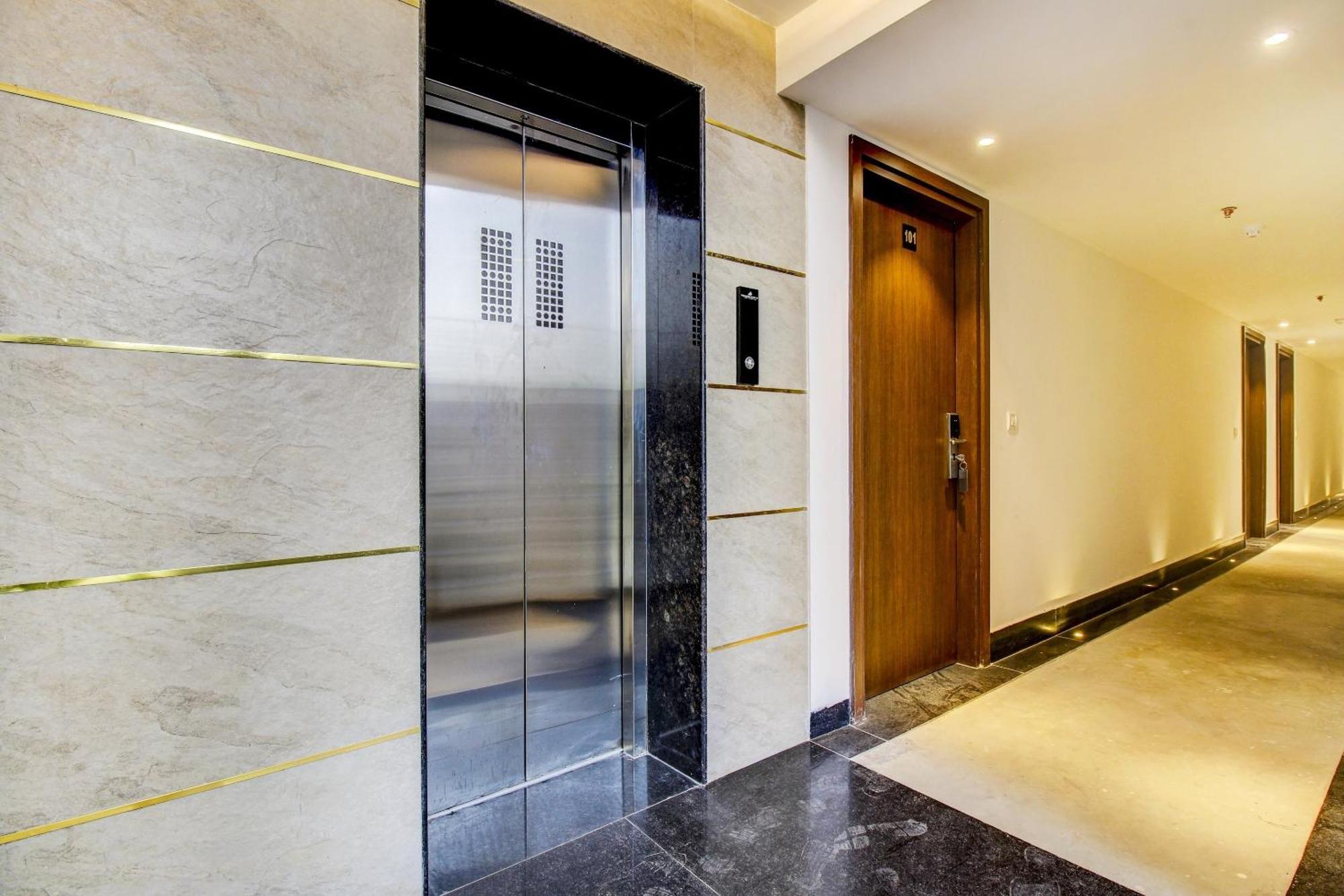 Super Townhouse Oak Aurelia Grand Hotel Lucknow Eksteriør billede