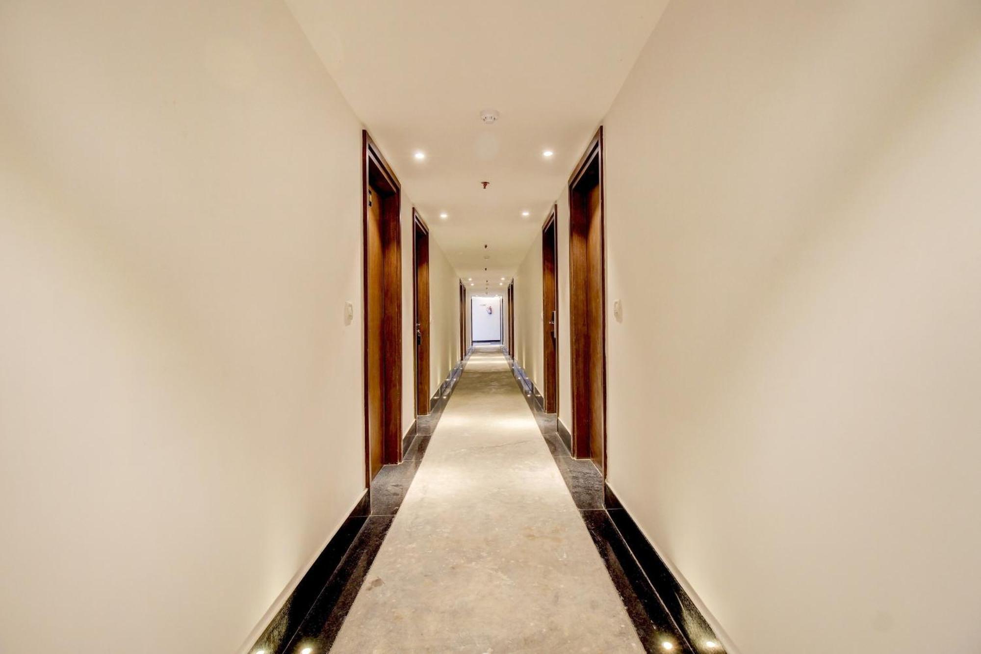Super Townhouse Oak Aurelia Grand Hotel Lucknow Eksteriør billede